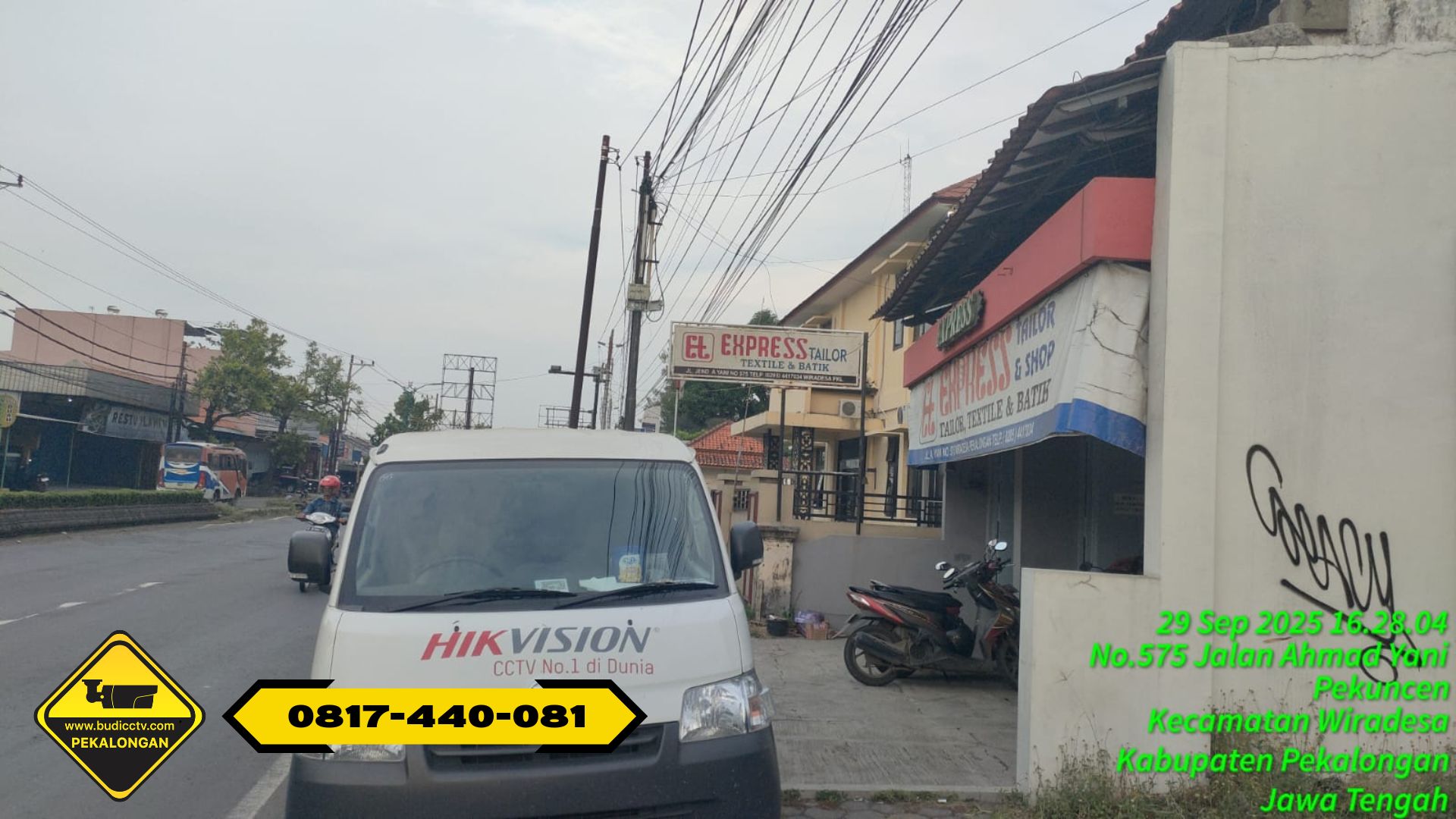 Bisnis Lebih Aman Bersama Budi CCTV – Pemasangan Hikvision Smart Hybrid Light di Express Tailor Wiradesa